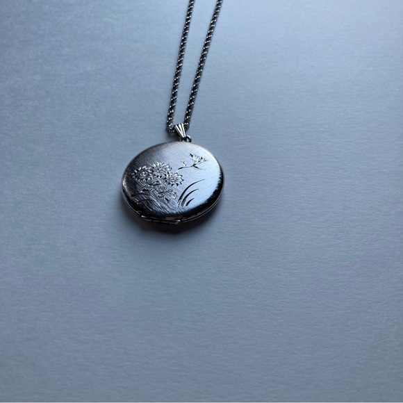 Vintage Signed Sterling Silver Locket Necklace - Picture 3 of 10